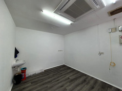 Le Regal (D14), Retail #558420341